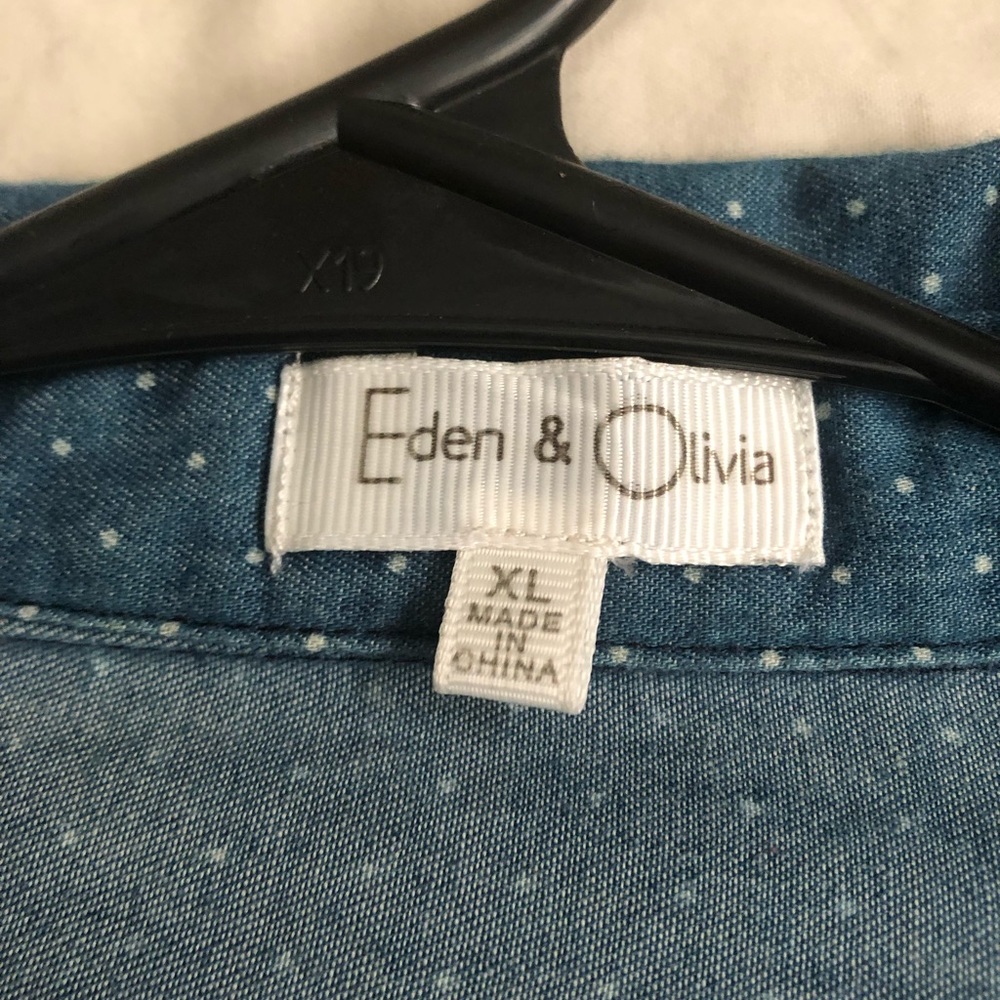 Button down - Picture 2 of 2